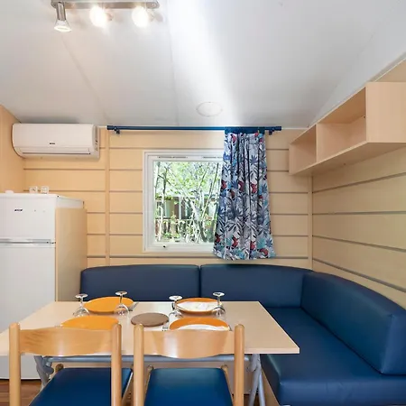 Mobilhome Family - Laurier Blanc *